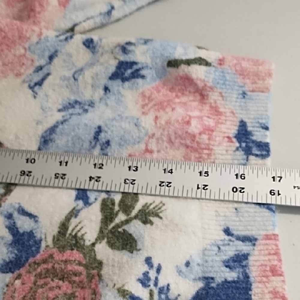 Floral Cropped Sweater Cream Pink, Blue, and Green Perfect with High Waist Jeans - Picture 5 of 12